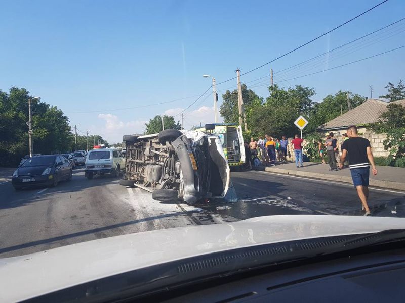 Detalii despre accidentul cu implicarea unui microbuz cu pasageri