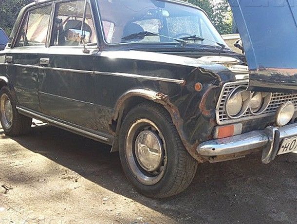 Мужчину обнаружили родные, которые выбежали из дома, услышав грохот.