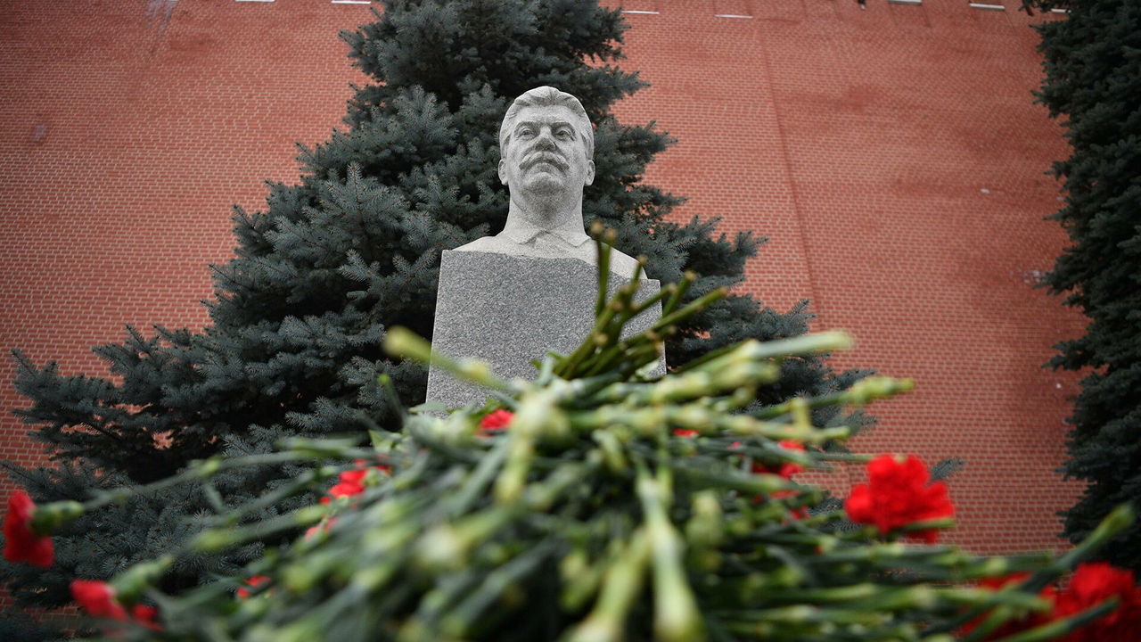Правнук Сталина направил прошение об эксгумации останков вождя.