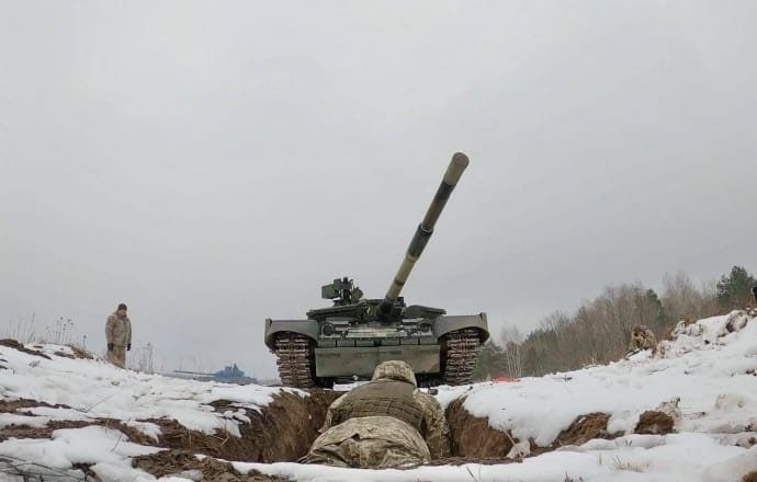 Кличко лег под танк во время тренировки на полигоне.
