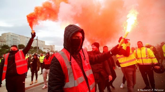 Во Франции 23 декабря ожидается новая волна протестов — из-за предстоящей пенсионной реформы. 