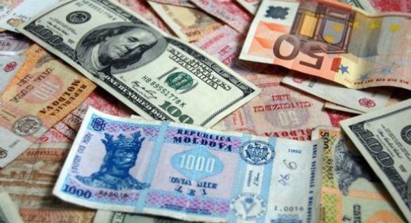 Dolarul va scădea luni la un nou minim record faţă de leul moldovenesc.