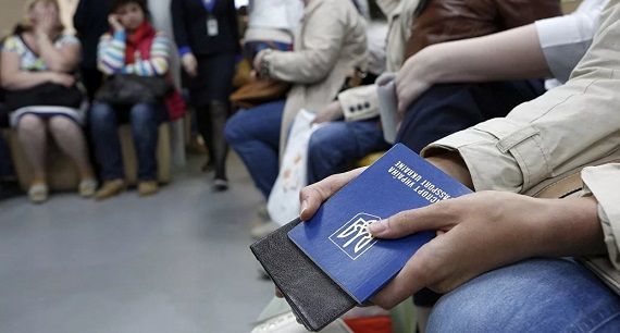 Украина запретила вылеты трудовым мигрантам, которые вернулись домой из-за карантина.