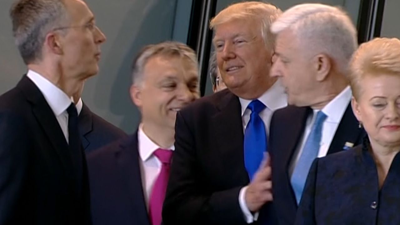 Трамп отодвинул премьер-министра Черногории.