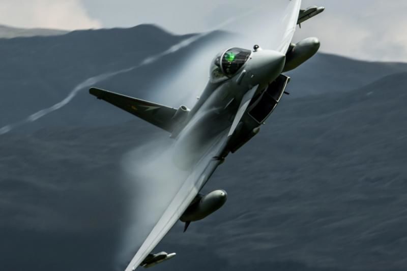 Un avion de luptă Eurofighter s-a prăbușit în Spania. 