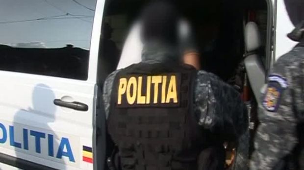 Doi bărbaţi din judeţul Constanţa sunt cercetaţi de poliţiştii după ce au urinat pe o maşină de Poliţie. 