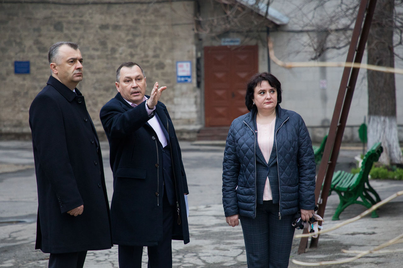 Премьер и глава Минздрава посетили столичную инфекционную больницу.