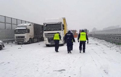 В Польше столкнулись 17 авто: шесть пострадавших.