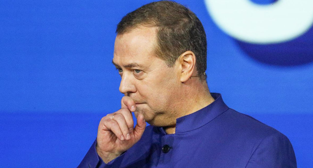Медведев «послал» ЕС после требования вернуть румынское золото.