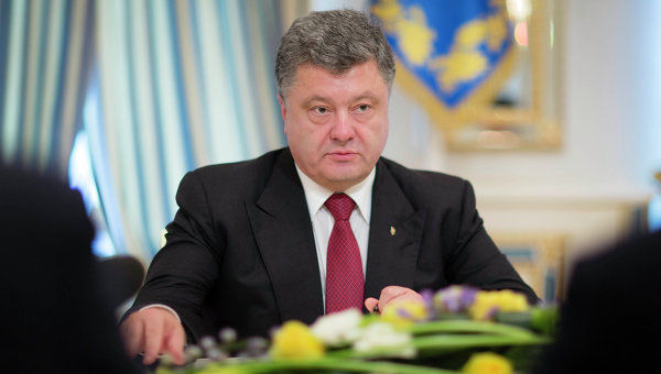 По словам Порошенко, украинская сторона очень ответственно подходит к имплементации минских соглашений, "в отличие от других сторон".  Фото: РИА