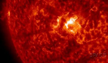Exploziile solare în funcţie de puterea razelor X se împart în cinci clase: A, B, C, M şi X.