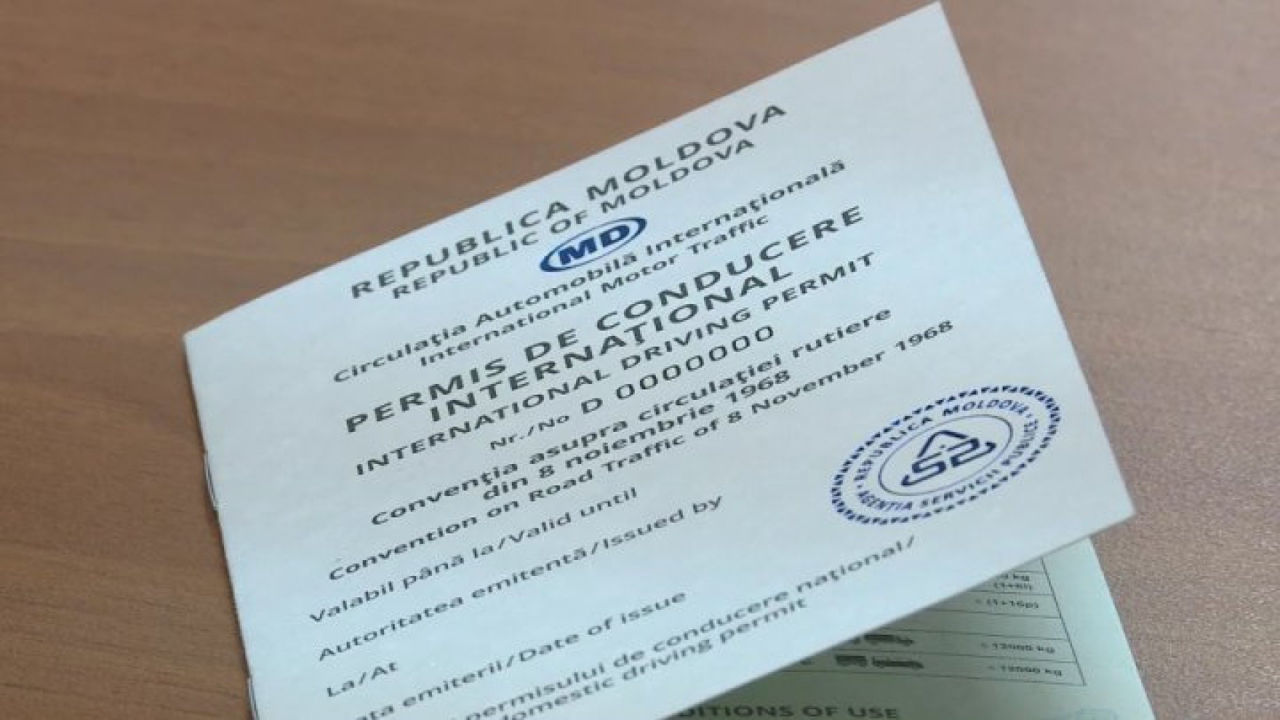 Граждане Молдовы могут заказать водительские права с доставкой за рубеж.