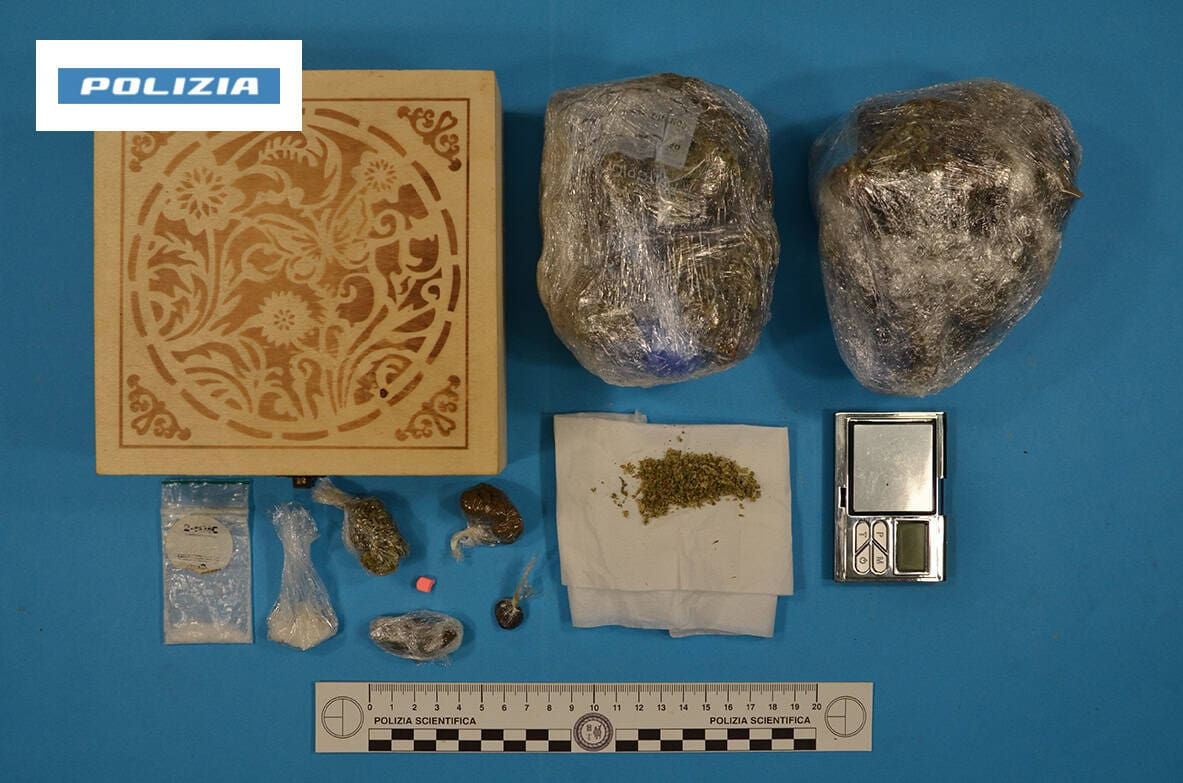 Un traficant de droguri din Moldova, reținut în Italia: Marijuana și ecstasy, găsite în posesia sa.
