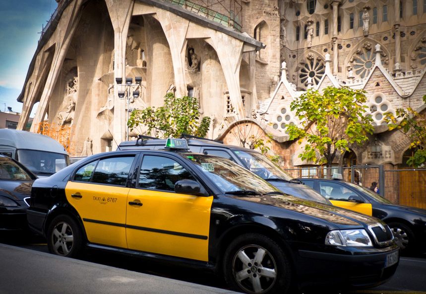 Patru fotbalişti s-au îmbătat şi au furat un taxi din parcare. Foto simbol: aegpl
