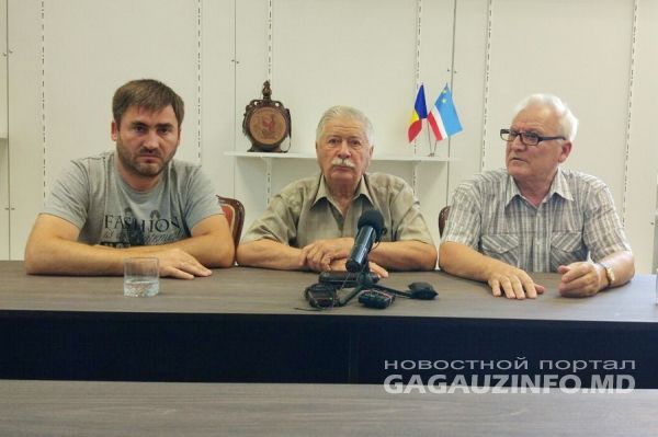 Общественные деятели провели брифинг в Комрате, в ходе которого раскритиковали реформирование избирательной системы.