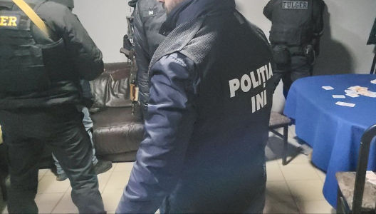 В офисе службы такси в Калараше поймали участников азартных игр.