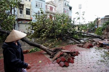 Во Вьетнаме из-за шторма эвакуировали полмиллиона человек.