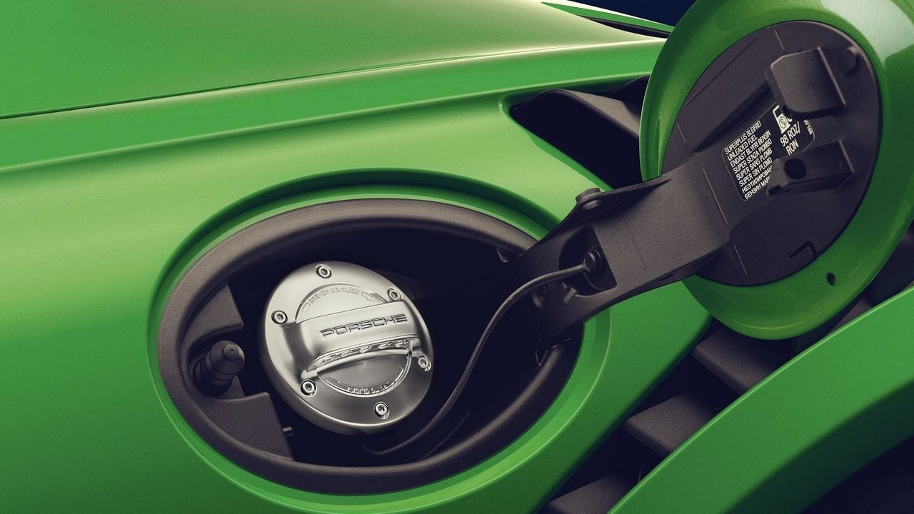 Porsche строит завод по выпуску синтетического топлива.