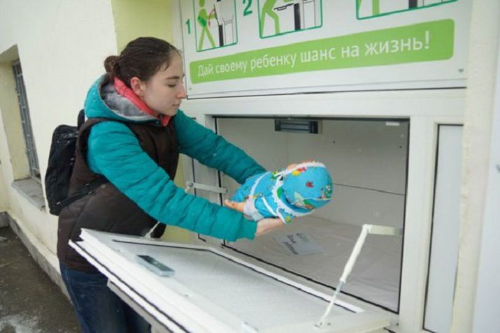 Бэби-бокс — это специально оборудованное место, где родители могут оставить своего новорожденного ребенка.