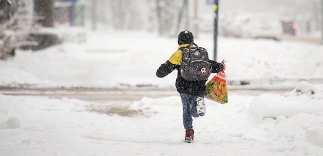 Более 140 учащихся пропустили уроки из-за непогоды.