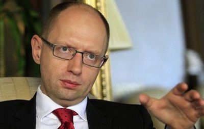 Яценюк считает, что Россия "действует как международный преступник".