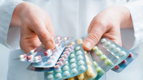 Mai mult de patru medicamente, administrate concomitent, dăunează sănătăţii. Foto: rador.ro