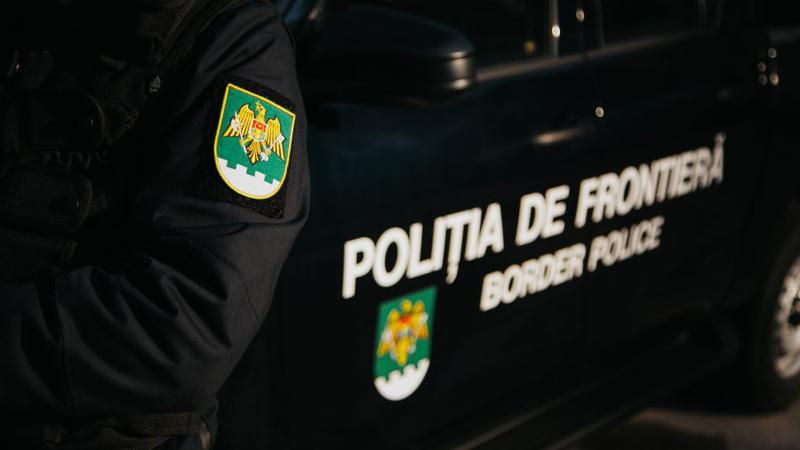Un polițist de frontieră a încercat să se sinucidă cu arma sa de serviciu la vama Lopatnic.