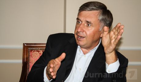 Ион Стурза выдвинул серьезные обвинения в адрес как политического класса в Кишиневе, так и некоторых политиков в Бухаресте.