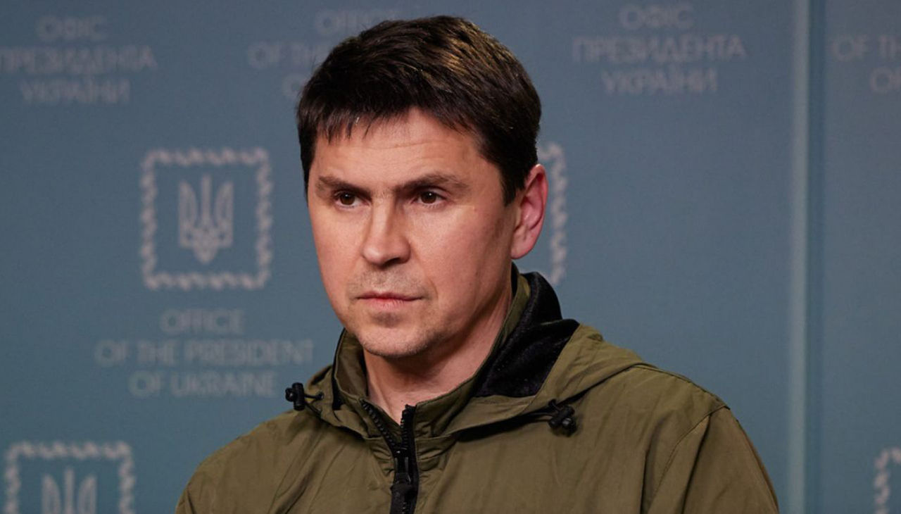 Подоляк: Путин в Минске будет подталкивать Лукашенко к вторжению в Украину.