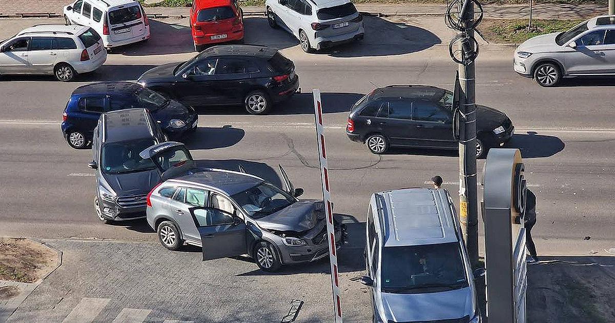 Accident în Capitală: Două automobile s-au tamponat.