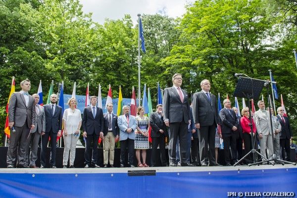 Президент Николае Тимофти и глава Делегации ЕС в Молдове Пиркка Тапиола на открытии Европейского городка.
