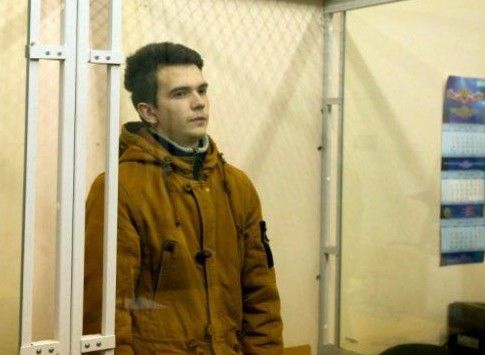 Jocul care împinge tinerii la sinucidere continuă să câştige noi adepţi, chiar dacă iniţiatorul proiectului este arestat de patru luni. 