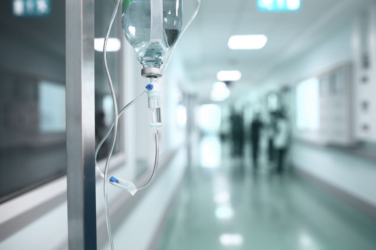 Un adolescent, la spital după ce a fost înjunghiat de prietenul său