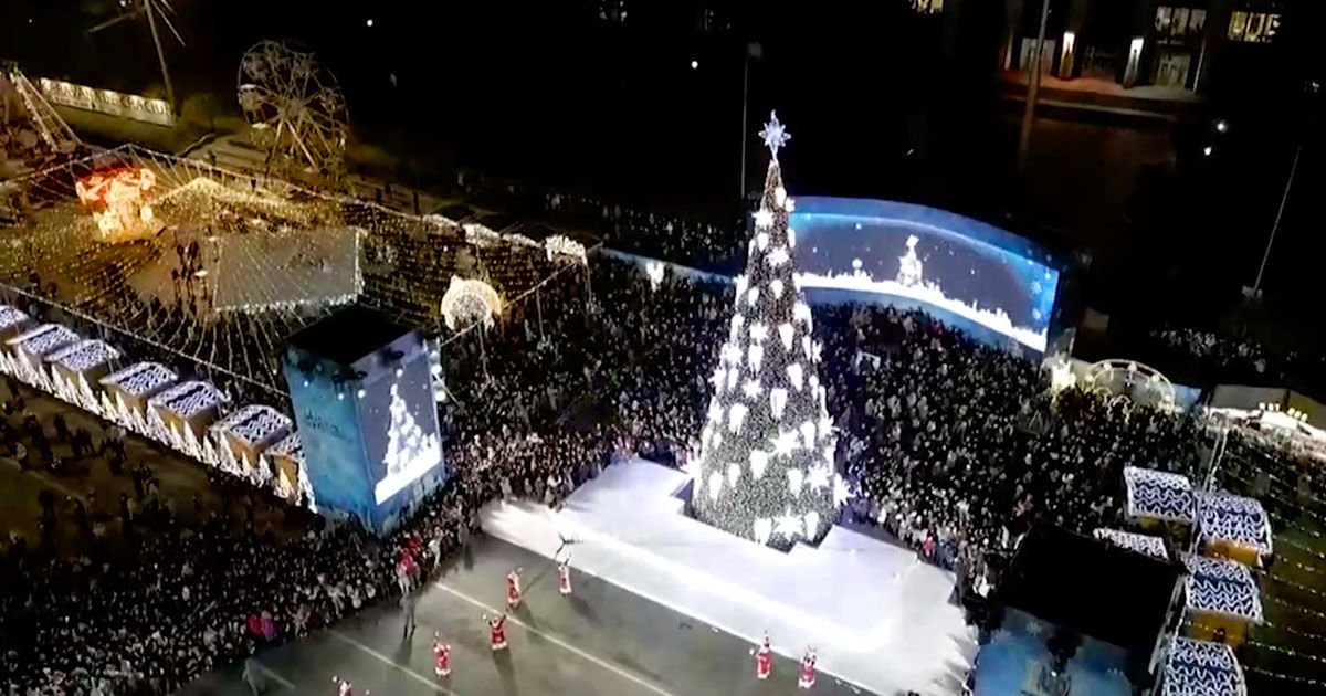 Pomul de Crăciun, inaugurat în Piața Marii Adunări Naționale din Capitală.