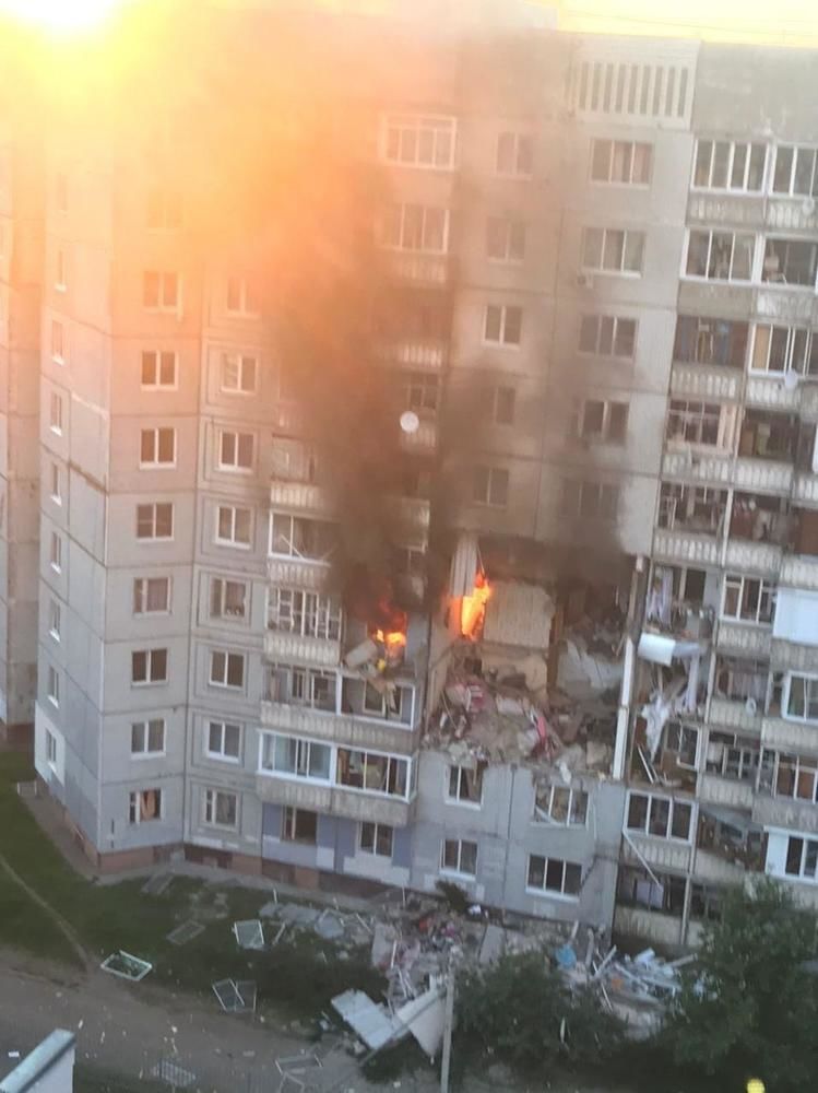 В Ярославле в доме обрушились перекрытия трех этажей из-за взрыва газа.