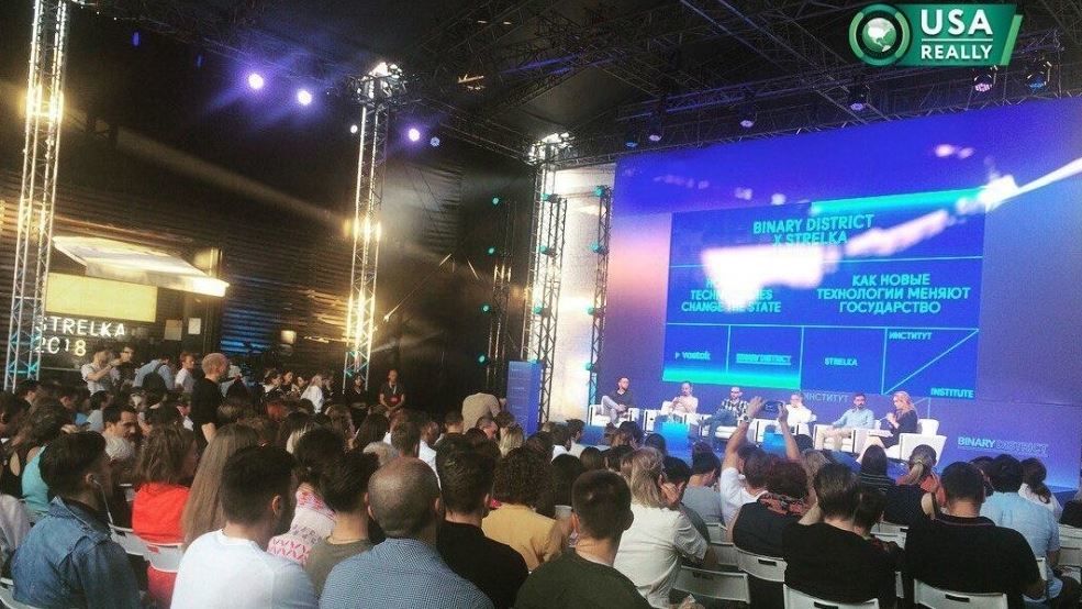 Стивенс-Давидовиц отметил, что Facebook, Youtube, Twitter или поисковая система Google не всегда поступают законно.