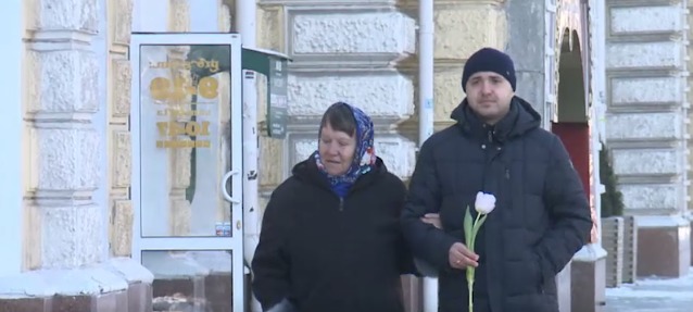 Мужчины уже начинают подыскивать подарки к 8 марта.
