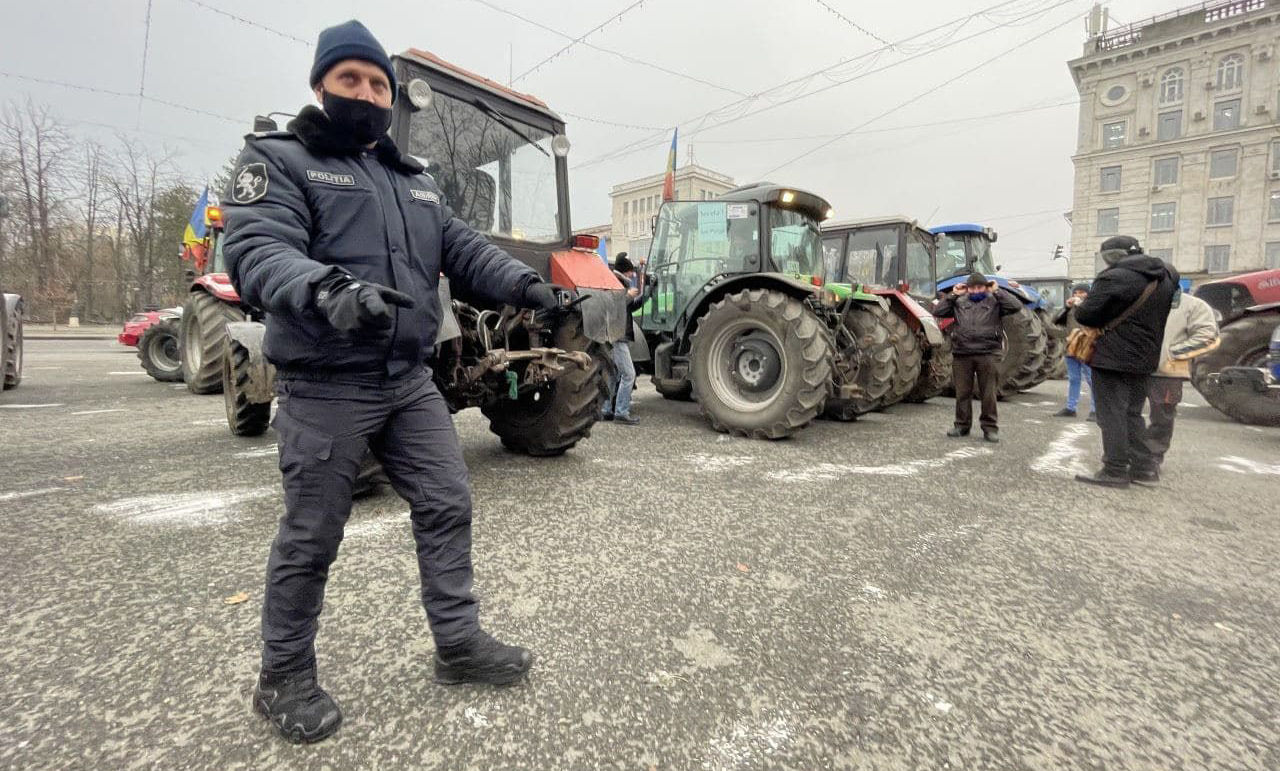 Фермеры таким образом выражают свой протест против бюджетно-налоговой политики.
