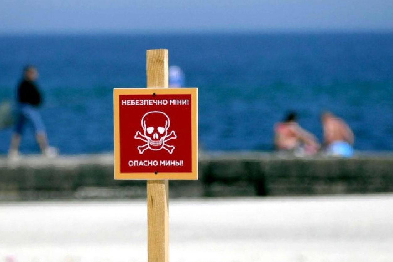 В Коблево двое человек подорвались на мине, купаясь в море, несмотря на запрет.