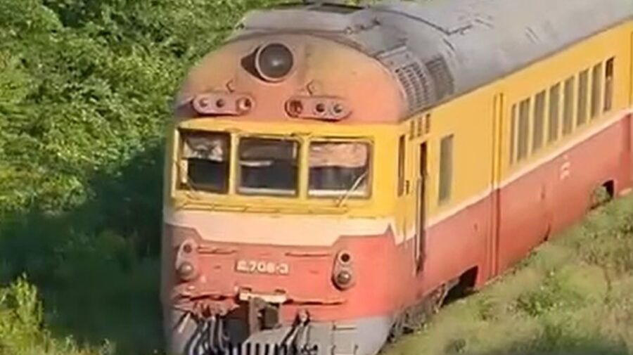 Trenul de pasageri Chișinău-Ungheni circulă acum cu un singur vagon.