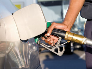 Şapte companii petroliere din ţară anunţă că ieftinesc motorina. Foto: zf.ro