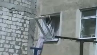 Ударной волной выбило окна и дверь.