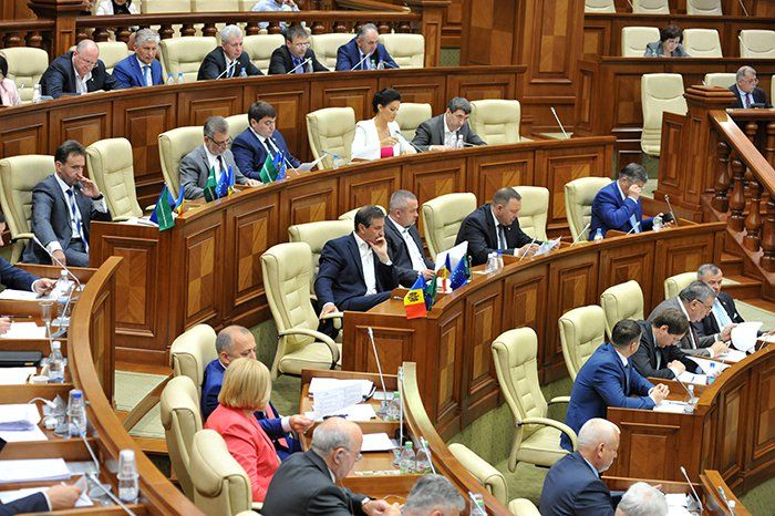 Депутаты рассмотрят поправки к Закону о правительстве, Кодексу о правонарушениях, серию поправок к Трудовому кодексу и другие проекты.
