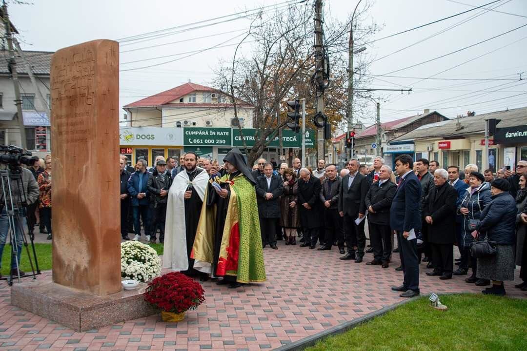 В Кишиневе открыли памятник Хачкар.