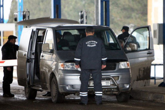 Un automobil, figurant în baza de date a Interpolului, reţinut la frontieră. Foto: timpul.md