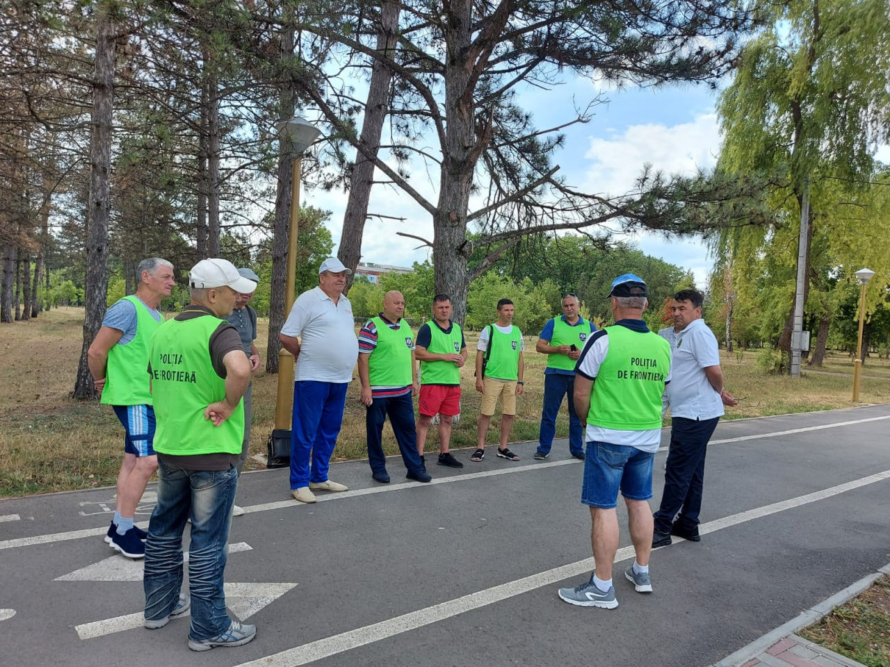 Пограничные полицейские премированы за спортивные результаты.