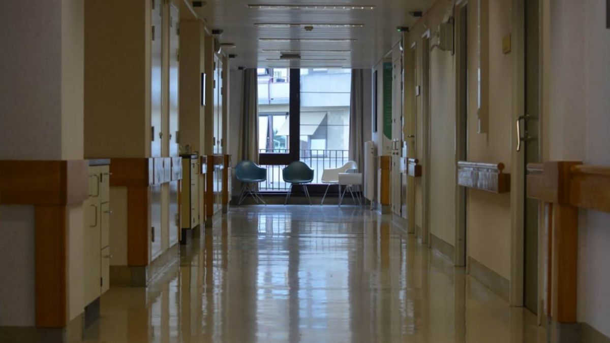 В Румынии освобождают больницы, несрочных пациентов выписывают.