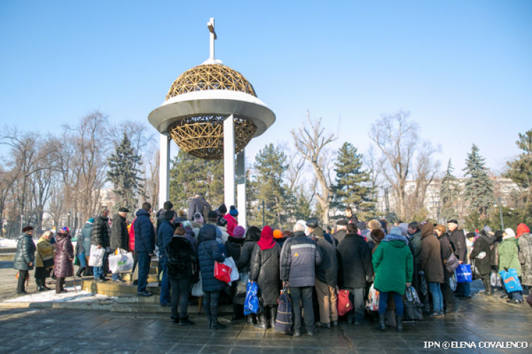Православные христиане отмечают Крещенский сочельник.
