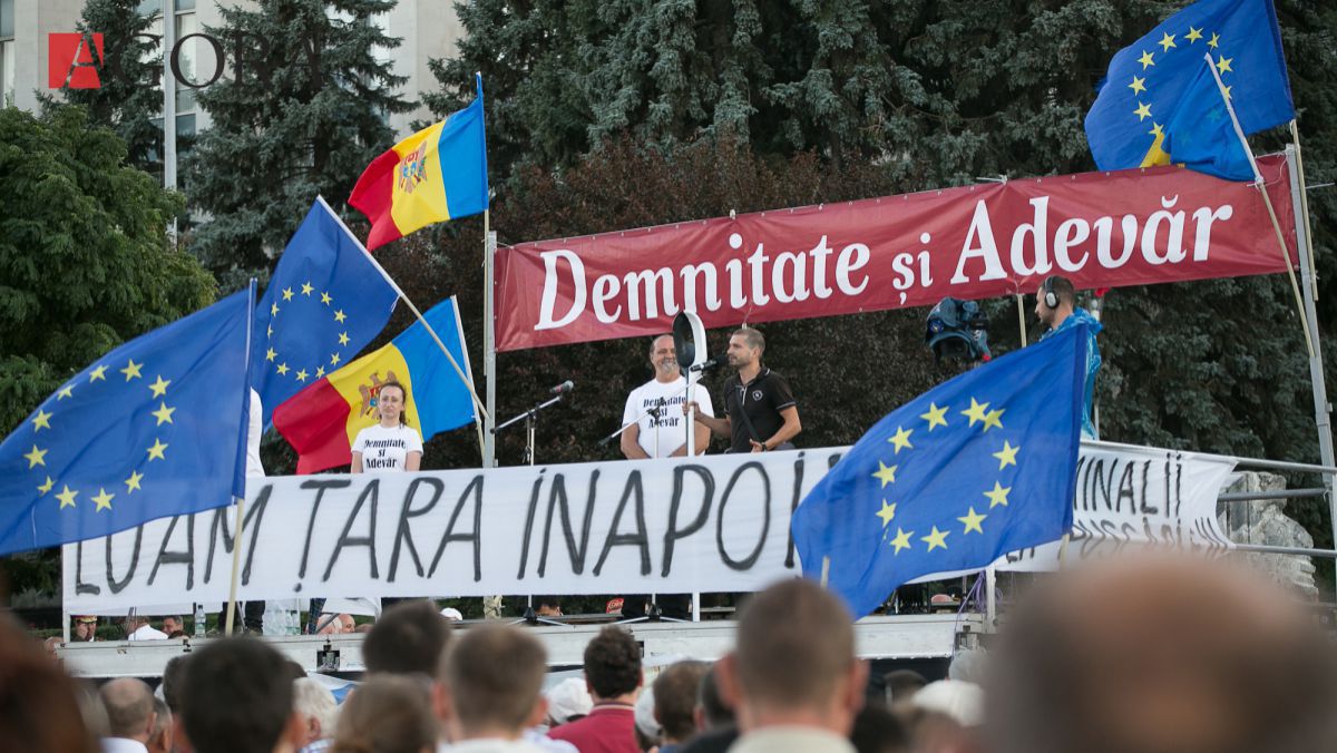 Protestatarii din centrul capitalei au înaintat o serie de revendicări. Foto: agora.md