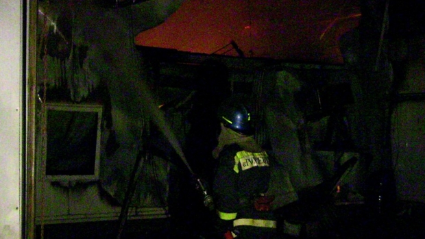 Oamenii legii urmează să stabilească toate circumstanțele și cauza izbucnirii incendiului.